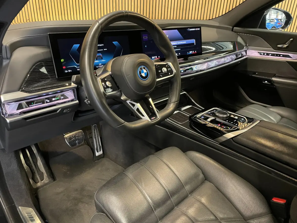 XDrive60 106 kWh|M-SPORT|96% SOH|BLACK EDITION|FULL OPTION|PANORAMA|STOEL+STUURVERW|360+3D+V+A CAMERA|NAP|NL-AUTO|INCL.BTW|