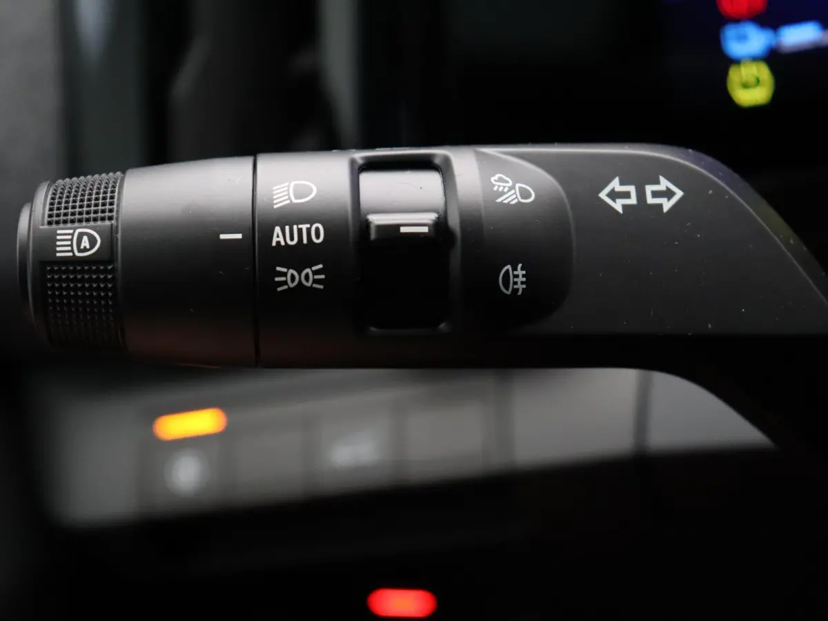 EV87 long range techno | Vijf jaar garantie | Panoramisch dak | Harman Kardon | Active driver assist |