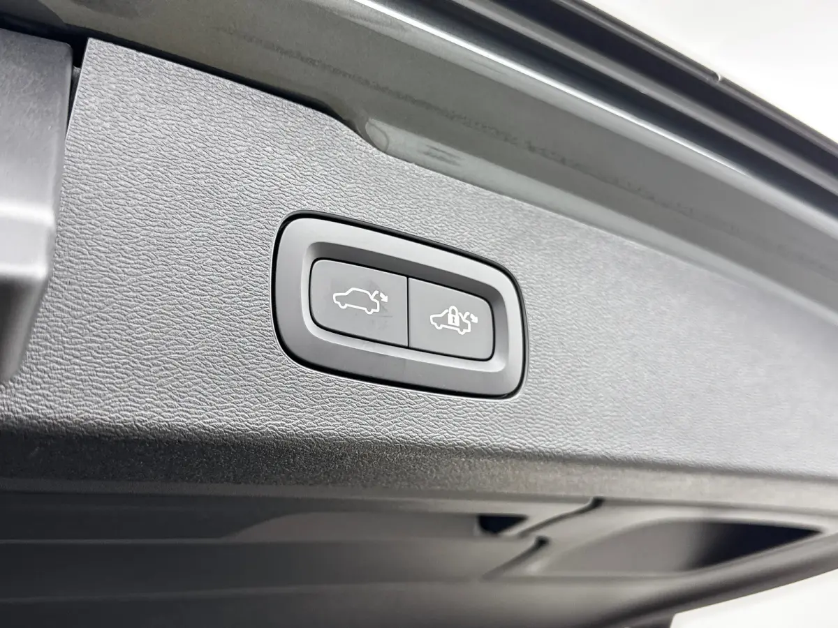 T6 Recharge Ultra Bright | 19" | Geventileerd Nappa | Stoelmassage | Bowers & Wilkins | Head-Up | 360 Camera | Full LED | Elektr. verst. Stoelen