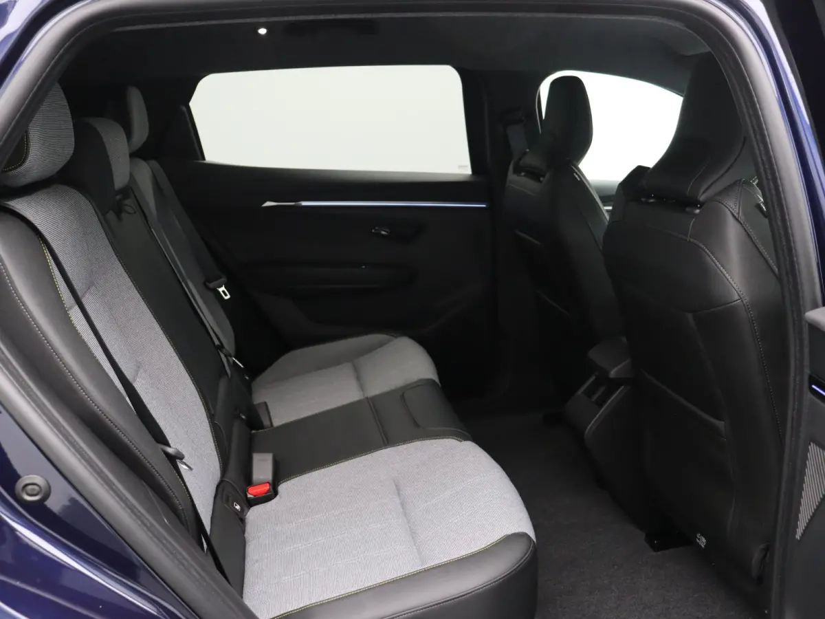 EV87 long range techno | Vijf jaar garantie | Active driver assist | Harman Kardon | Panoramisch dak |
