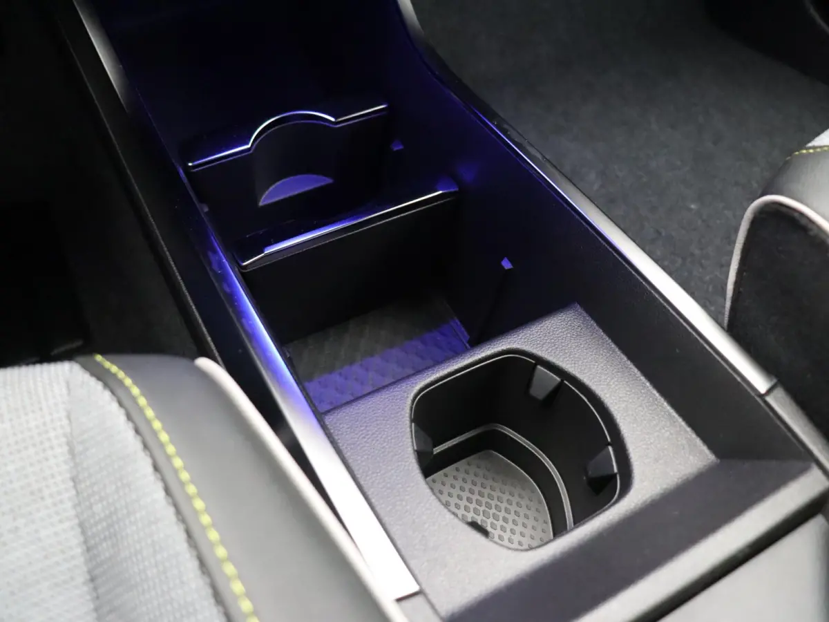 EV87 long range techno | Vijf jaar garantie | Active driver assist | Harman Kardon | Panoramisch dak |