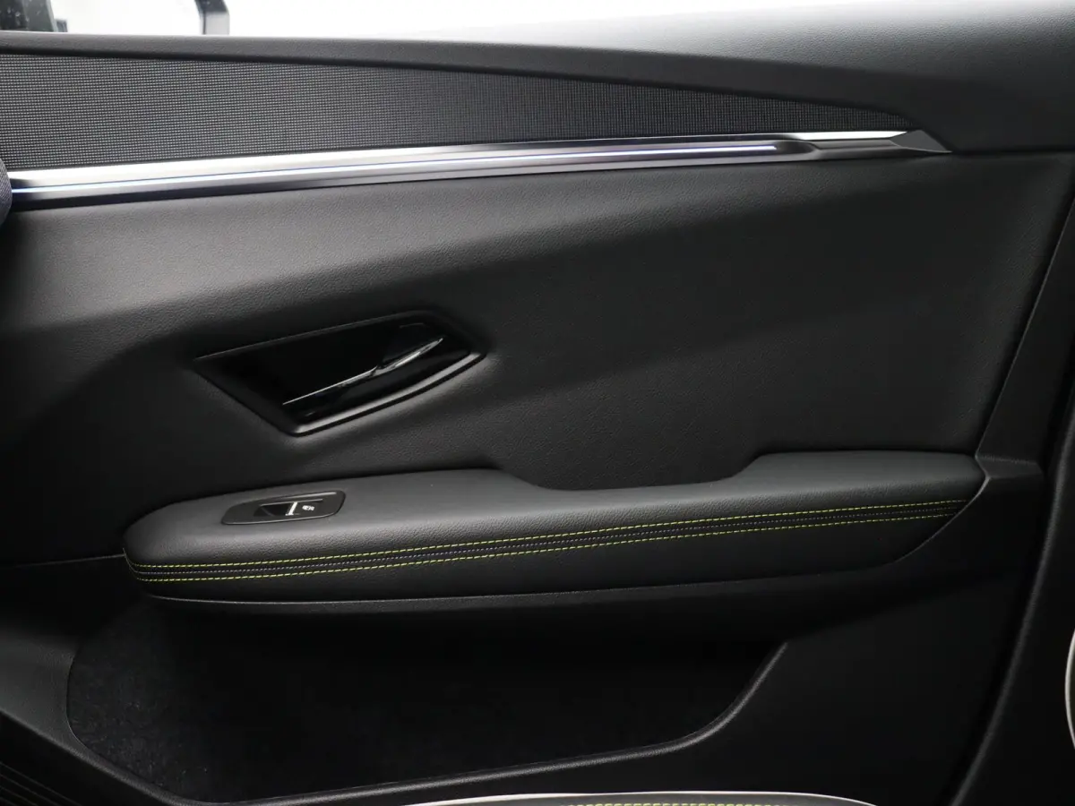 EV87 long range techno | Vijf jaar garantie | Active driver assist | Harman Kardon | Panoramisch dak |