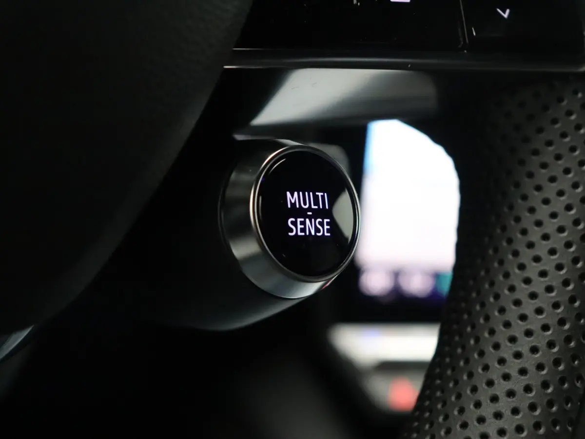 EV87 long range techno | Vijf jaar garantie | Active driver assist | Harman Kardon | Panoramisch dak |