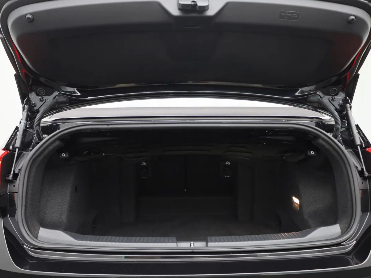 1.5 TSI R-Line 150 PK| Dealeronderhouden | Leder Interieur | Trekhaak | Navigatie Pro | Stoelverwarming | Achteruitrijcamera | Climatronic | LED Matrix