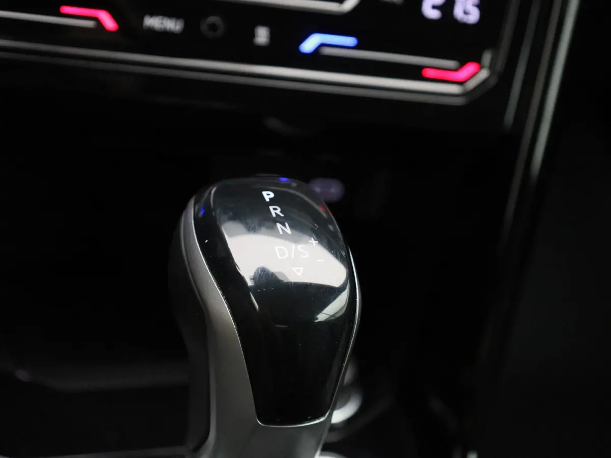 1.5 TSI R-Line 150 PK| Dealeronderhouden | Leder Interieur | Trekhaak | Navigatie Pro | Stoelverwarming | Achteruitrijcamera | Climatronic | LED Matrix