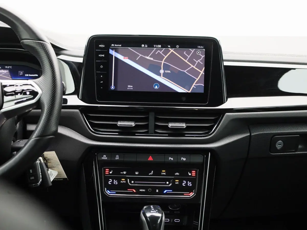 1.5 TSI R-Line 150 PK| Dealeronderhouden | Leder Interieur | Trekhaak | Navigatie Pro | Stoelverwarming | Achteruitrijcamera | Climatronic | LED Matrix