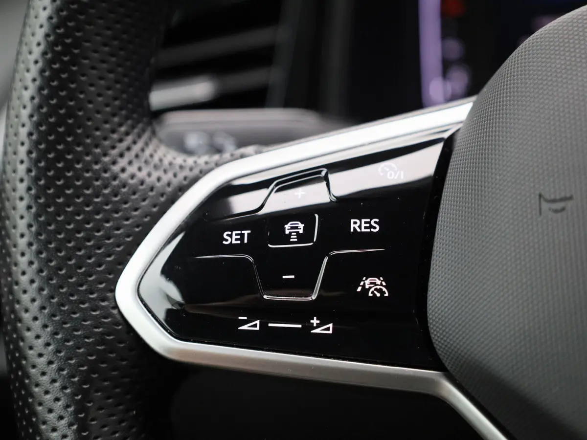 1.5 TSI R-Line 150 PK| Dealeronderhouden | Leder Interieur | Trekhaak | Navigatie Pro | Stoelverwarming | Achteruitrijcamera | Climatronic | LED Matrix