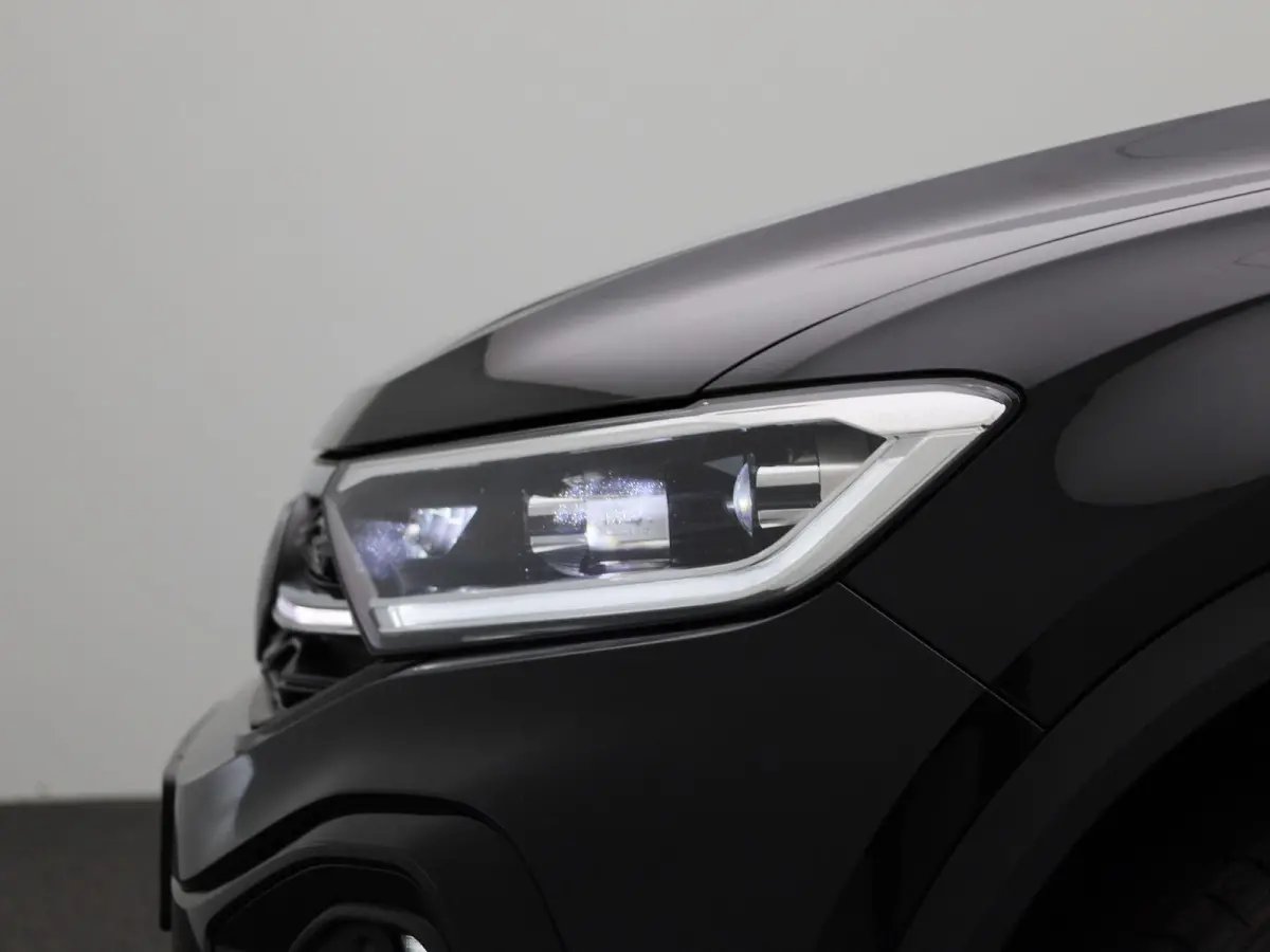 1.5 TSI R-Line 150 PK| Dealeronderhouden | Leder Interieur | Trekhaak | Navigatie Pro | Stoelverwarming | Achteruitrijcamera | Climatronic | LED Matrix