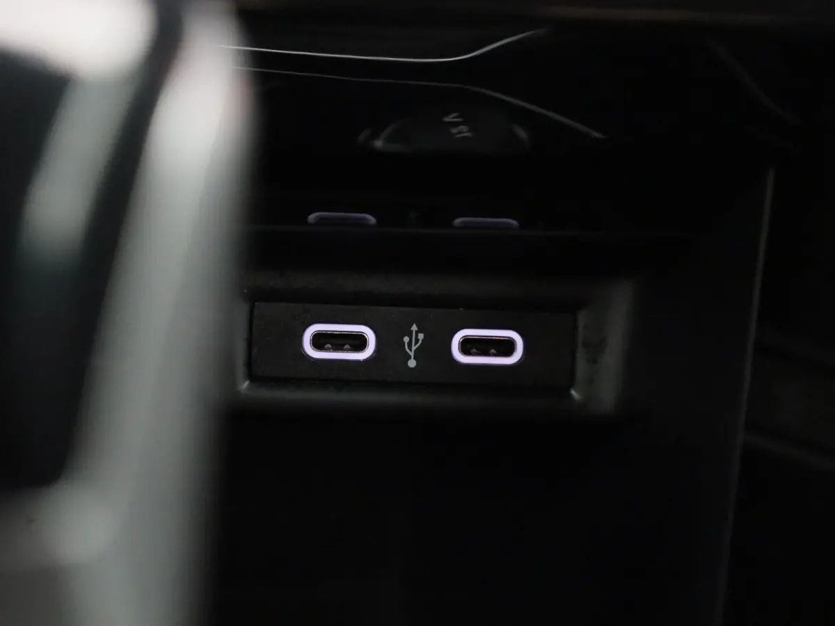 1.5 TSI R-Line 150 PK| Dealeronderhouden | Leder Interieur | Trekhaak | Navigatie Pro | Stoelverwarming | Achteruitrijcamera | Climatronic | LED Matrix