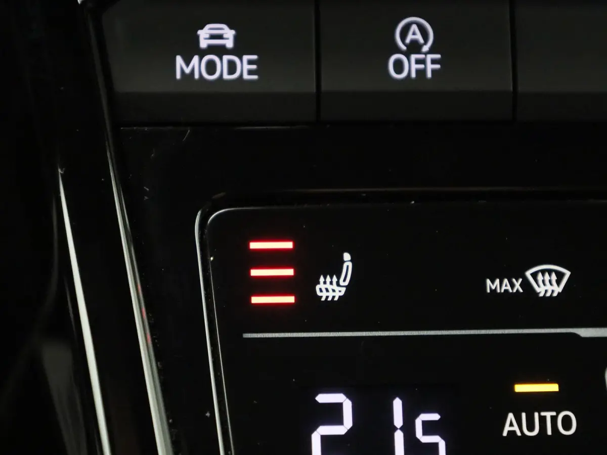1.5 TSI R-Line 150 PK| Dealeronderhouden | Leder Interieur | Trekhaak | Navigatie Pro | Stoelverwarming | Achteruitrijcamera | Climatronic | LED Matrix