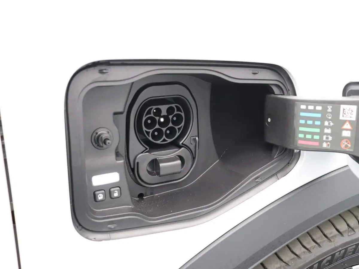 EV87 long range techno | Vijf jaar garantie | Active driver assist | Harman Kardon | Panoramisch dak | All season banden |