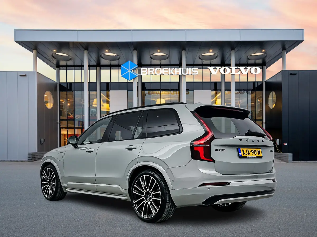 T8 Ultra Black Edition Executive | 22" | Gelaagd & Getint Glas | Geintegreerd kinderzitje | Luchtvering | Geventileerd Nappa | Bowers & Wilkins | Stoelmassage | Panoramadak | Head-Up | 360 C