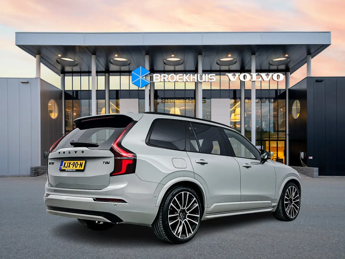T8 Ultra Black Edition Executive | 22" | Gelaagd & Getint Glas | Geintegreerd kinderzitje | Luchtvering | Geventileerd Nappa | Bowers & Wilkins | Stoelmassage | Panoramadak | Head-Up | 360 C