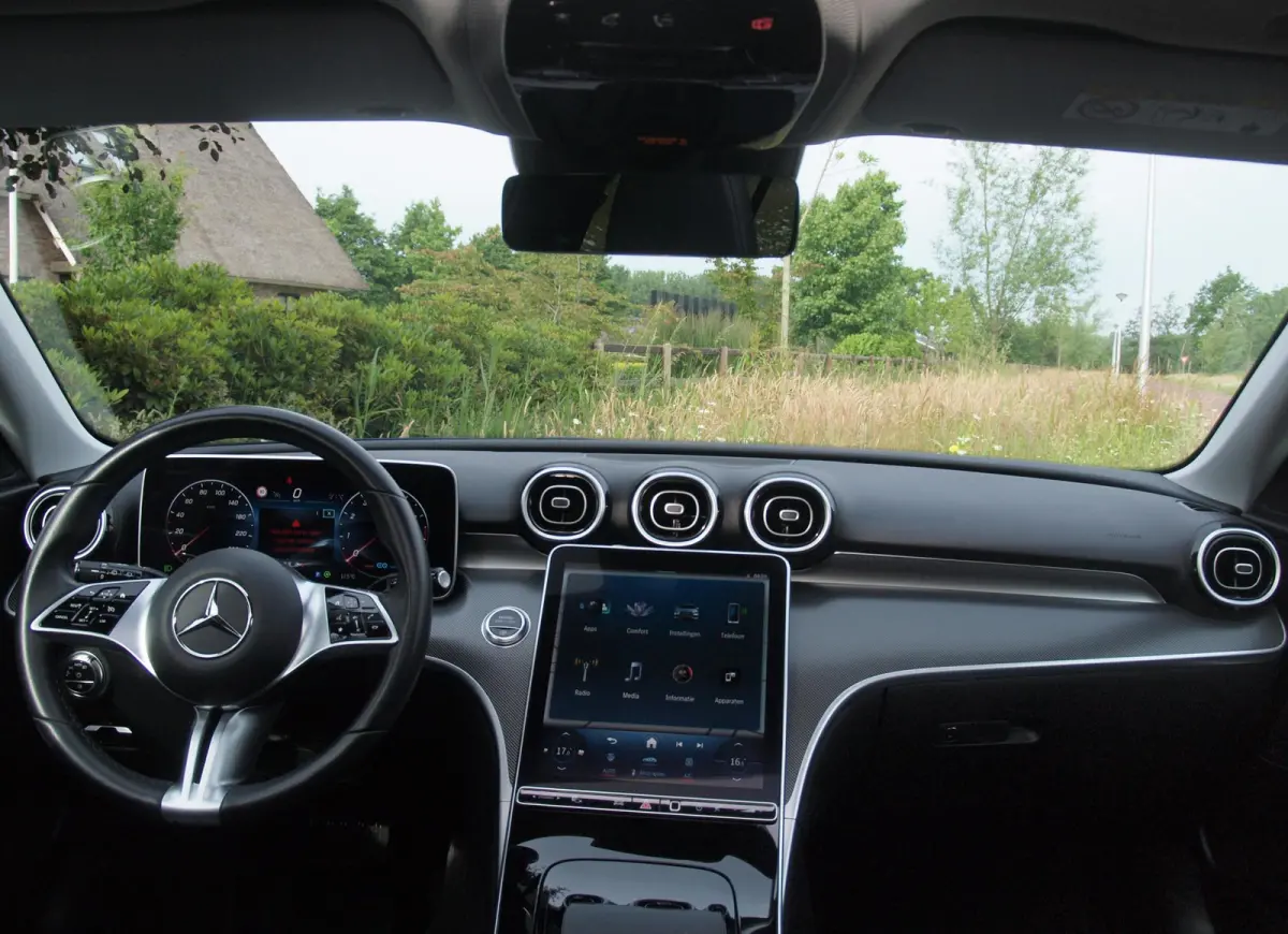 200 Launch Edition Luxury Line | Panoramadak | Burmester Audio | Camera | Sfeerverlichting | Apple Carplay |
