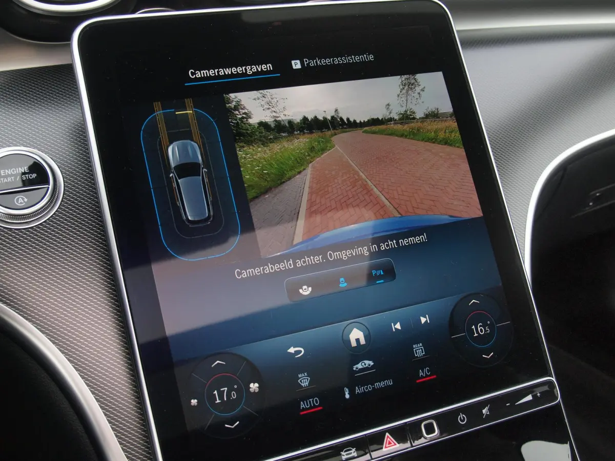 200 Launch Edition Luxury Line | Panoramadak | Burmester Audio | Camera | Sfeerverlichting | Apple Carplay |