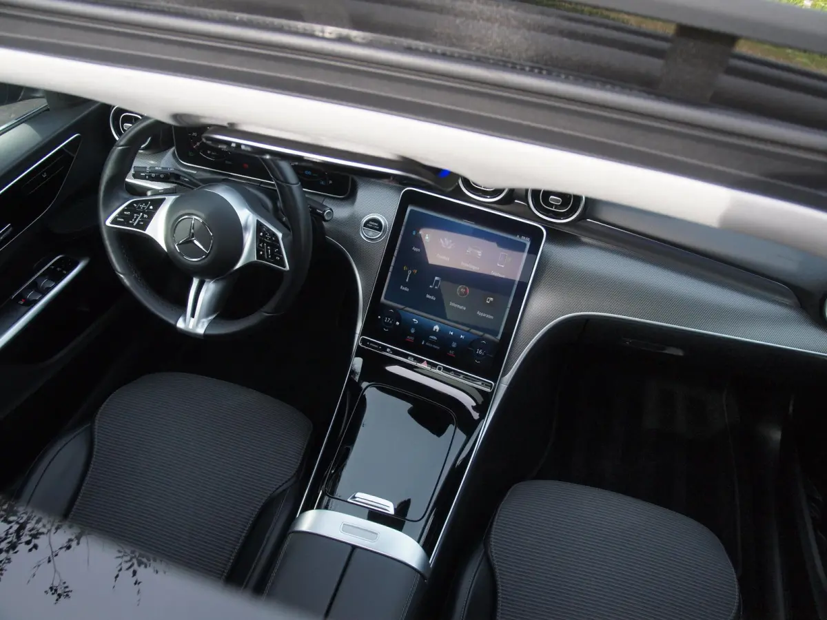 200 Launch Edition Luxury Line | Panoramadak | Burmester Audio | Camera | Sfeerverlichting | Apple Carplay |