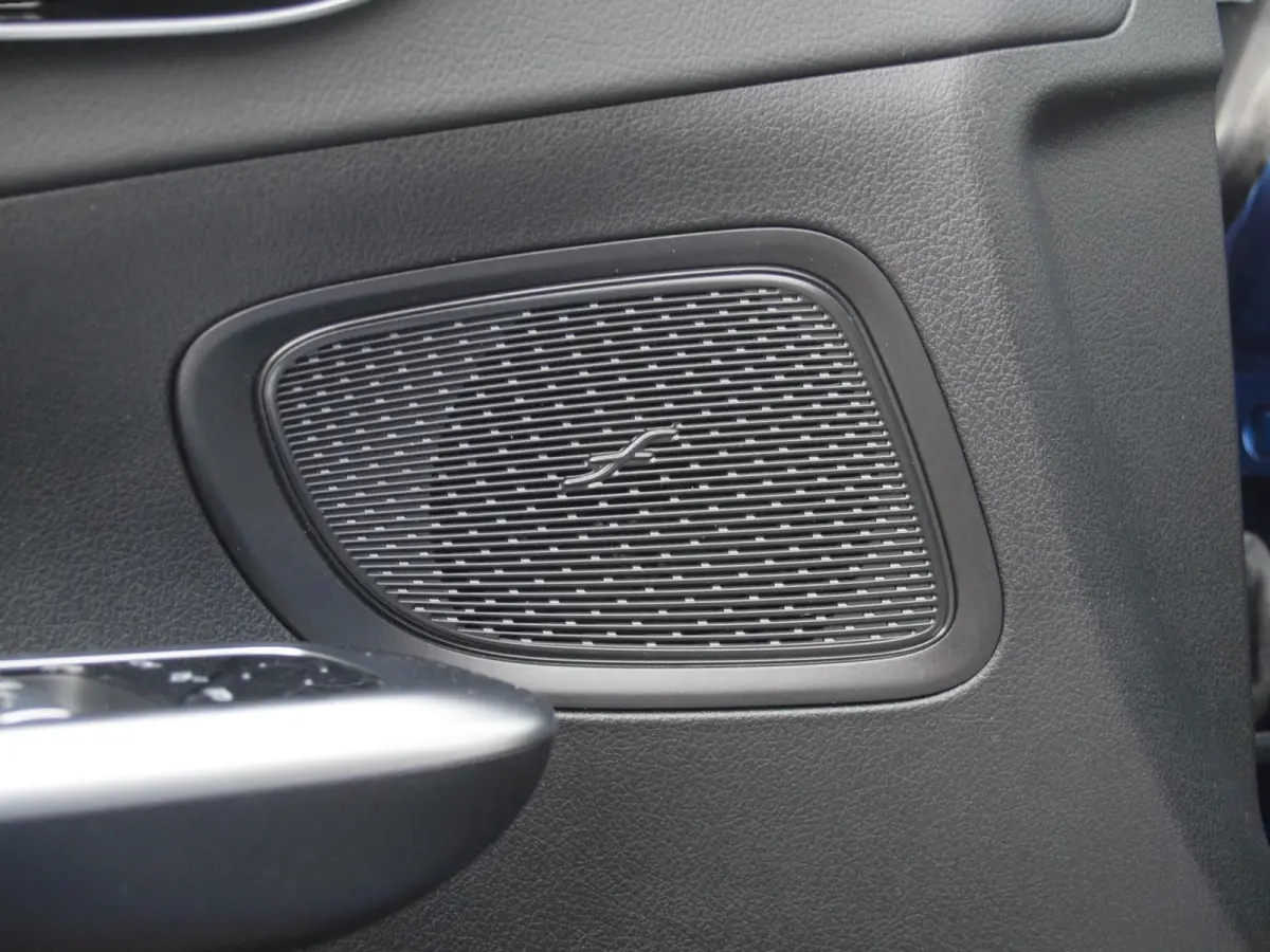 200 Launch Edition Luxury Line | Panoramadak | Burmester Audio | Camera | Sfeerverlichting | Apple Carplay |