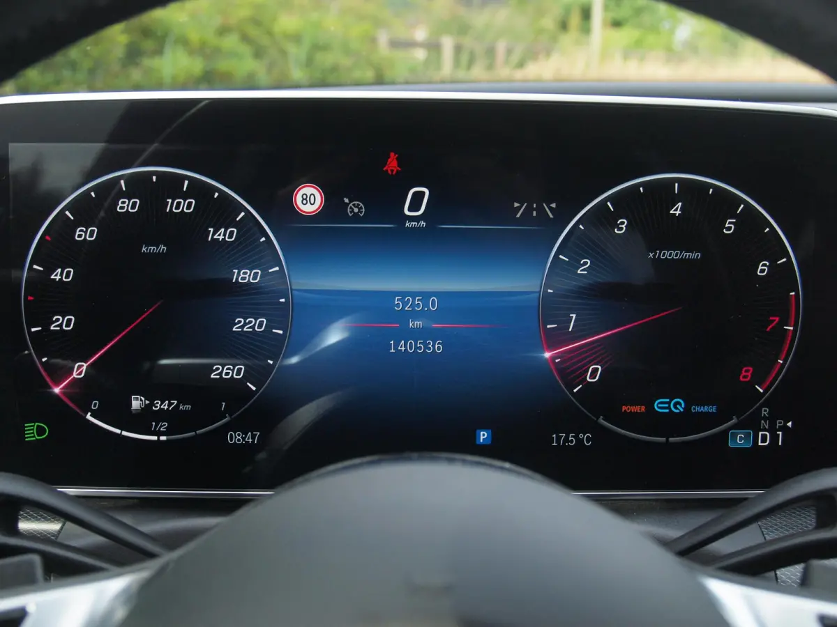 200 Launch Edition Luxury Line | Panoramadak | Burmester Audio | Camera | Sfeerverlichting | Apple Carplay |