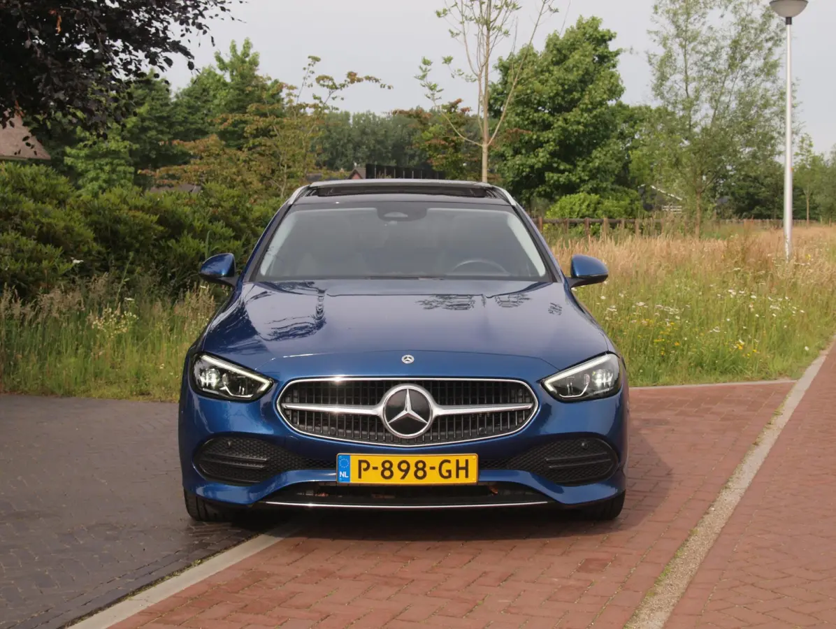 200 Launch Edition Luxury Line | Panoramadak | Burmester Audio | Camera | Sfeerverlichting | Apple Carplay |
