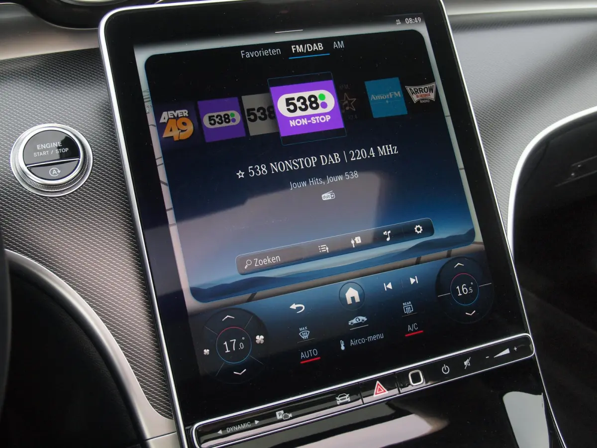 200 Launch Edition Luxury Line | Panoramadak | Burmester Audio | Camera | Sfeerverlichting | Apple Carplay |