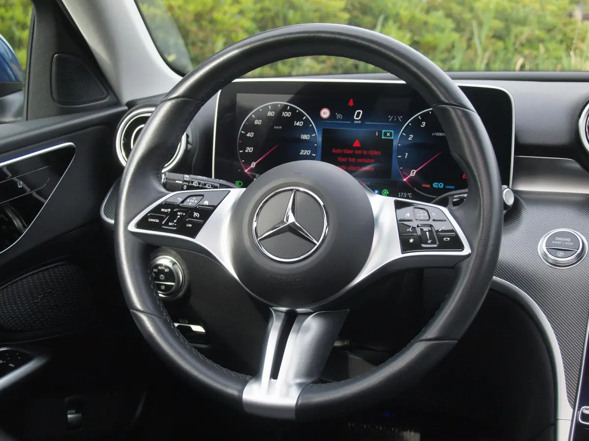 200 Launch Edition Luxury Line | Panoramadak | Burmester Audio | Camera | Sfeerverlichting | Apple Carplay |