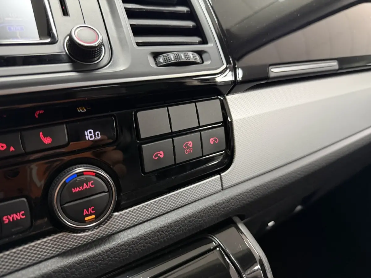 2.0 TDI T6 Caravelle Highline lang Dsg Acc Navi Carplay