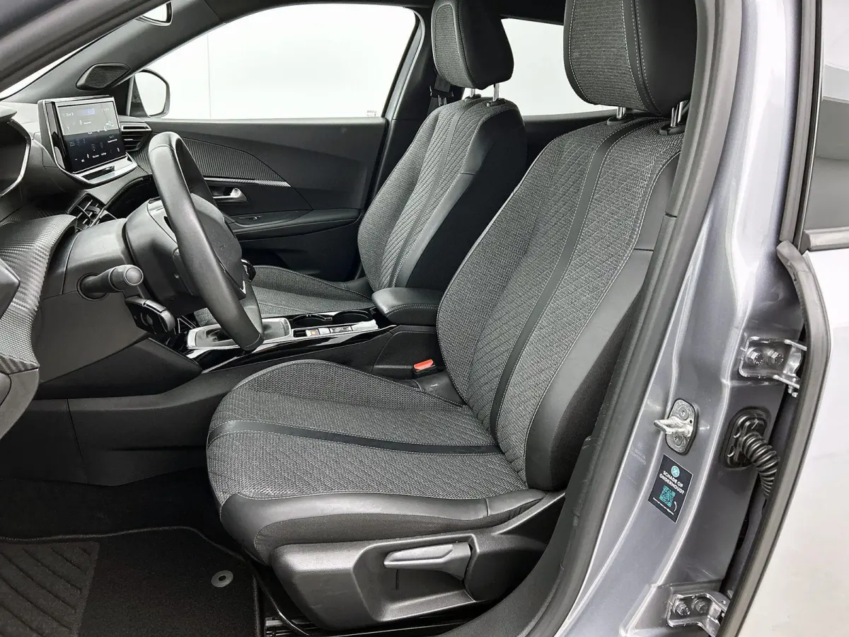 1.2 100pk Allure | Navigatie | Climate Control | Cruise Control | Camera | 17"LMV | LED | Apple Carplay/Android Auto |