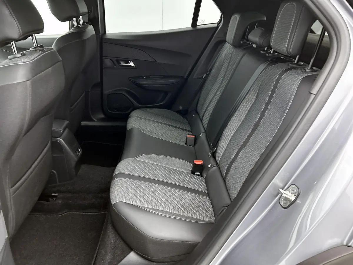 1.2 100pk Allure | Navigatie | Climate Control | Cruise Control | Camera | 17"LMV | LED | Apple Carplay/Android Auto |