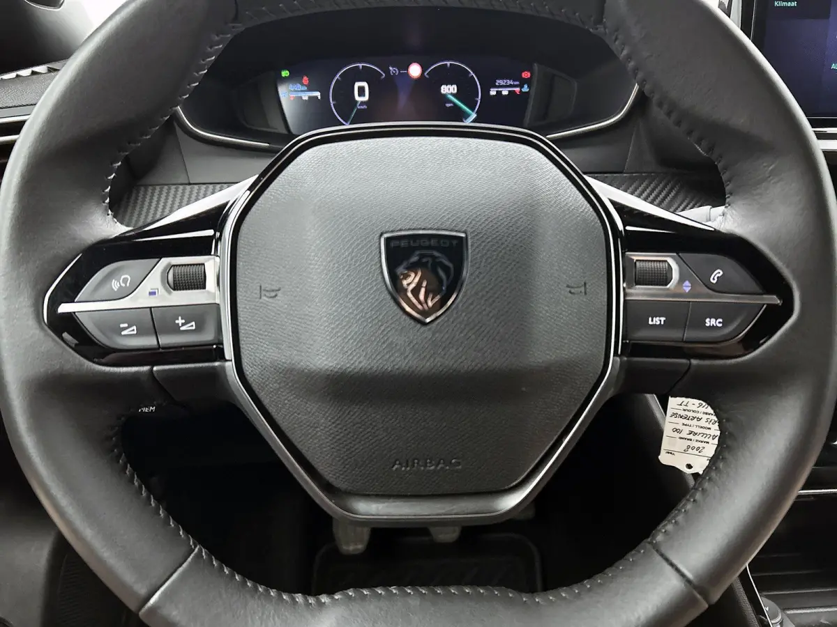 1.2 100pk Allure | Navigatie | Climate Control | Cruise Control | Camera | 17"LMV | LED | Apple Carplay/Android Auto |