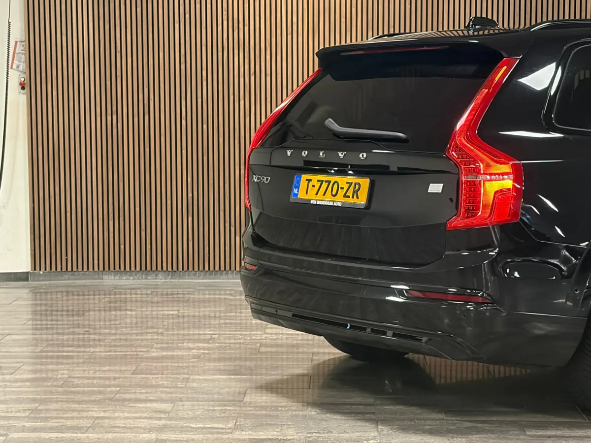 T8 AWD Recharge Ultra Ultimate Dark | Luchtvering | Trekhaak | 360 Camera | Head-Up Display | Harman Kardon | 455pk | Adaptieve Cruise Control | Stoelverwarming voor+achter | Stuurwielverwar