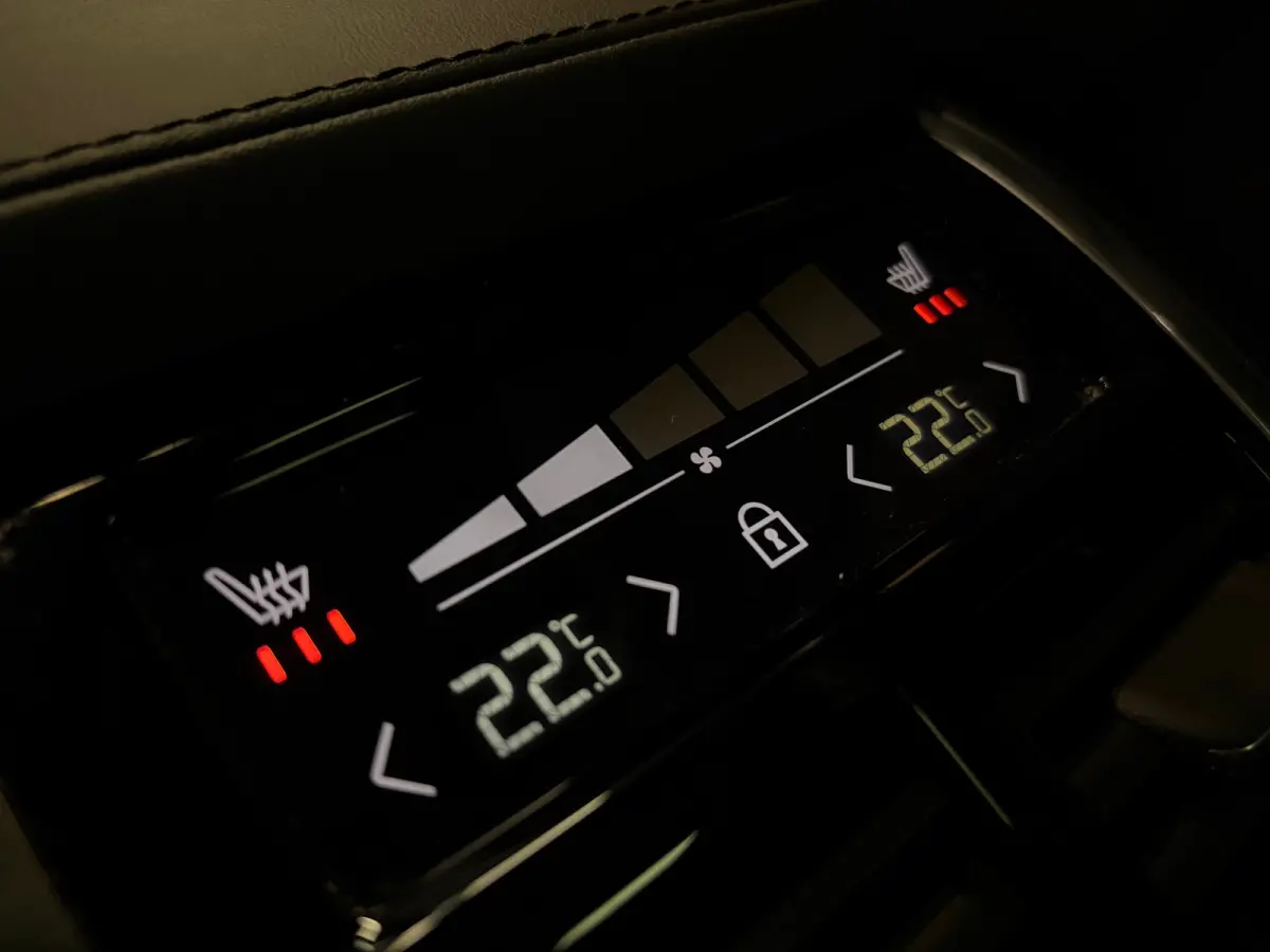T8 AWD Recharge Ultra Ultimate Dark | Luchtvering | Trekhaak | 360 Camera | Head-Up Display | Harman Kardon | 455pk | Adaptieve Cruise Control | Stoelverwarming voor+achter | Stuurwielverwar