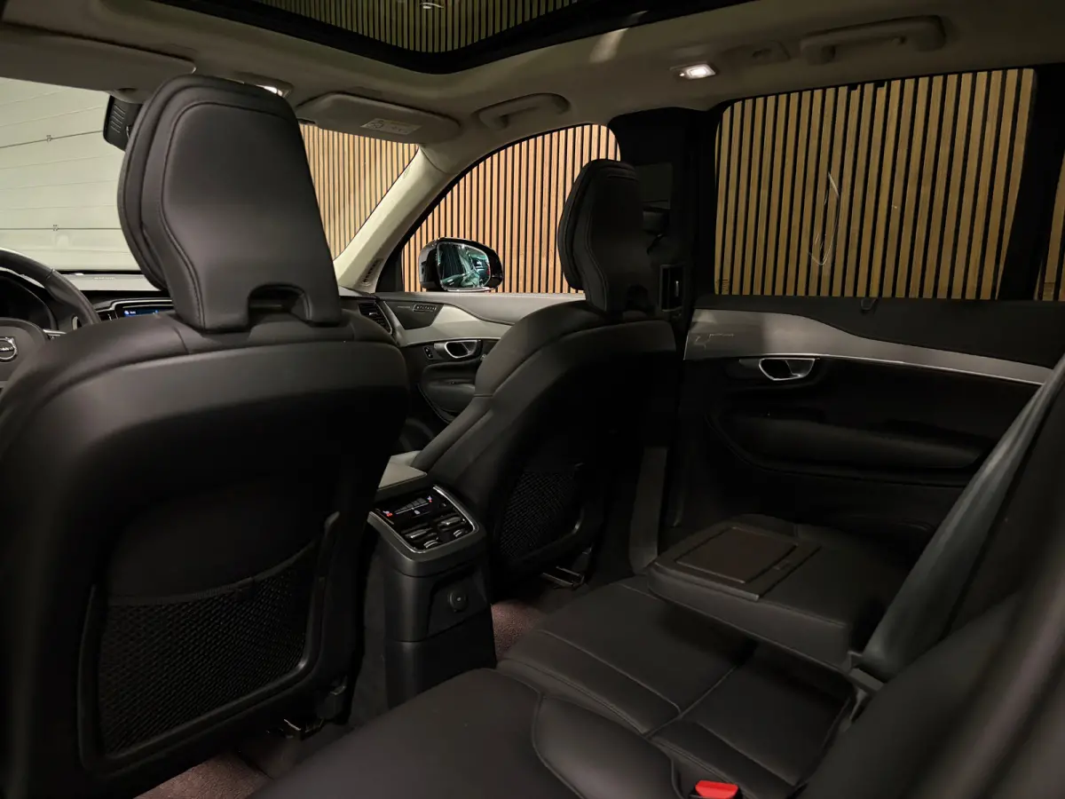 T8 AWD Recharge Ultra Ultimate Dark | Luchtvering | Trekhaak | 360 Camera | Head-Up Display | Harman Kardon | 455pk | Adaptieve Cruise Control | Stoelverwarming voor+achter | Stuurwielverwar