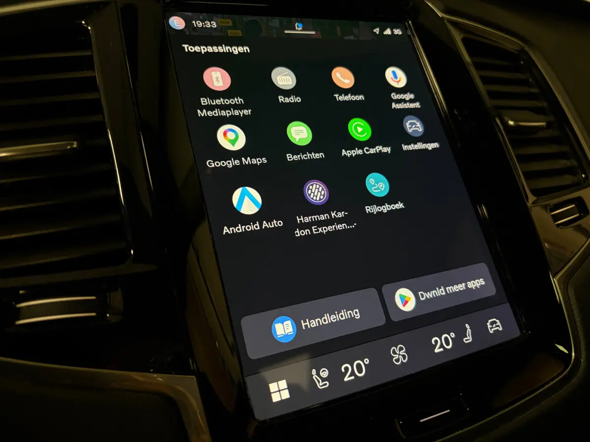 T8 AWD Recharge Ultra Ultimate Dark | Luchtvering | Trekhaak | 360 Camera | Head-Up Display | Harman Kardon | 455pk | Adaptieve Cruise Control | Stoelverwarming voor+achter | Stuurwielverwar