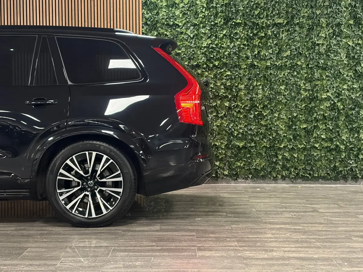 T8 AWD Recharge Ultra Ultimate Dark | Luchtvering | Trekhaak | 360 Camera | Head-Up Display | Harman Kardon | 455pk | Adaptieve Cruise Control | Stoelverwarming voor+achter | Stuurwielverwar