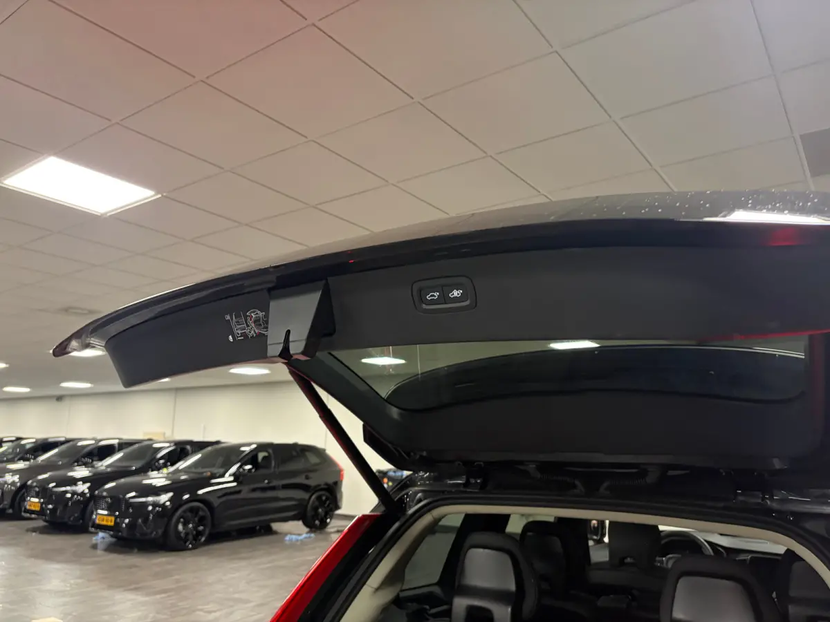 T8 AWD Recharge Ultra Ultimate Dark | Luchtvering | Trekhaak | 360 Camera | Head-Up Display | Harman Kardon | 455pk | Adaptieve Cruise Control | Stoelverwarming voor+achter | Stuurwielverwar