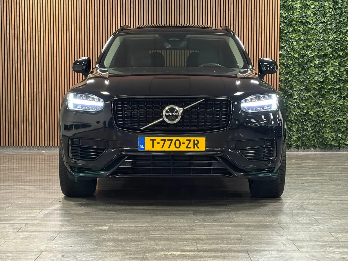 T8 AWD Recharge Ultra Ultimate Dark | Luchtvering | Trekhaak | 360 Camera | Head-Up Display | Harman Kardon | 455pk | Adaptieve Cruise Control | Stoelverwarming voor+achter | Stuurwielverwar