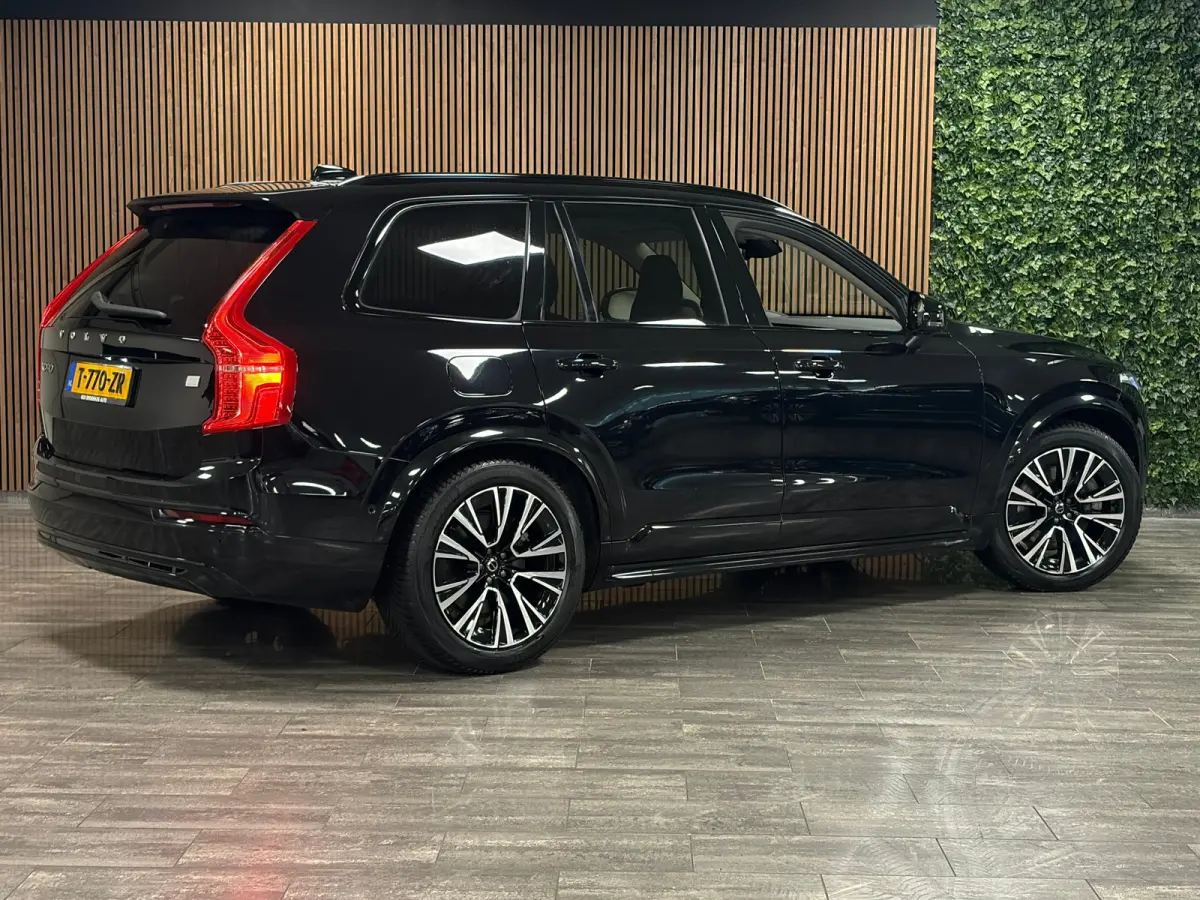 T8 AWD Recharge Ultra Ultimate Dark | Luchtvering | Trekhaak | 360 Camera | Head-Up Display | Harman Kardon | 455pk | Adaptieve Cruise Control | Stoelverwarming voor+achter | Stuurwielverwar