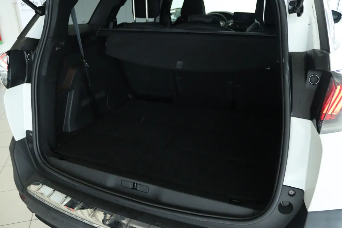 1.2 Turbo Allure | 7-Persoons | Adapt. Cruise | Trekhaak | Navigatie | Camera | Climate Control |