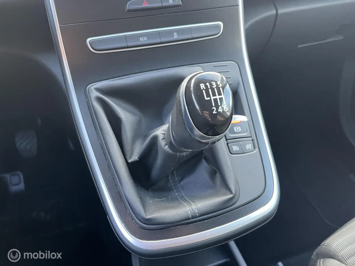 1.2 TCe Zen NAVI*CLIMA*TREKHAAK*CRUISE*PDC*