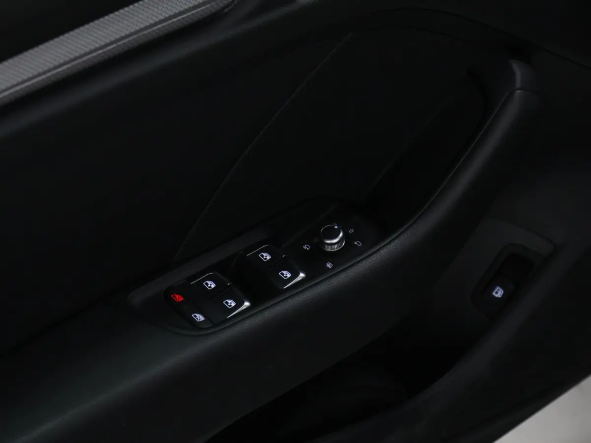1.4 e-tron Sport Pro Line plus [STOELVERWARMING, DIGITAL DASH, PDC V+A, CRUISE CONTROL, BLUETOOTH, NAVIGATIE, CLIMATE CONTROL, NIEUWSTAAT]