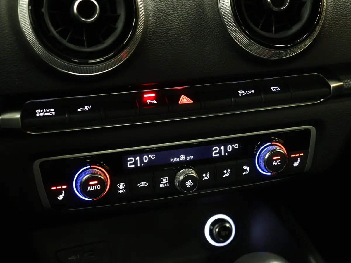 1.4 e-tron Sport Pro Line plus [STOELVERWARMING, DIGITAL DASH, PDC V+A, CRUISE CONTROL, BLUETOOTH, NAVIGATIE, CLIMATE CONTROL, NIEUWSTAAT]