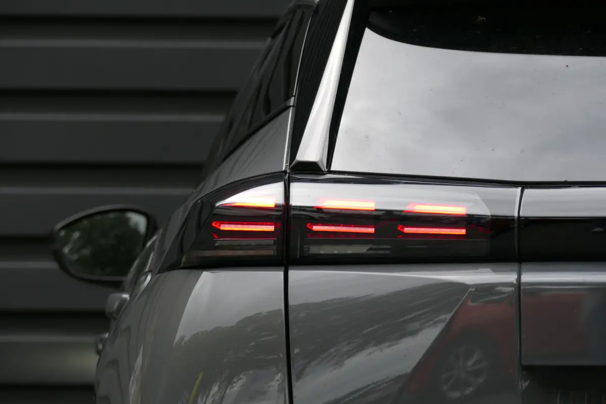 1.2 PURETECH 100PK ALLURE / CLIMA / FULL-LED / KEYLESS / NAVI / PDC / BLUETOOTH / CRUISECONTROL / 1E EIGENAAR / SCHITTERENDE STAAT !!