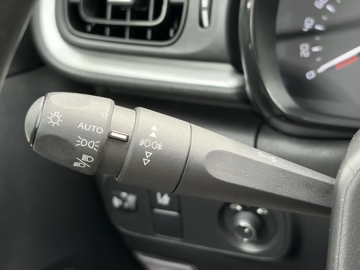 1.2 PureTech S&S Feel Edition Navi,Clima,Cruise,N.A.P,D-riem vv in 2023,Pdc,Lm velgen,Apk tot 04-2027