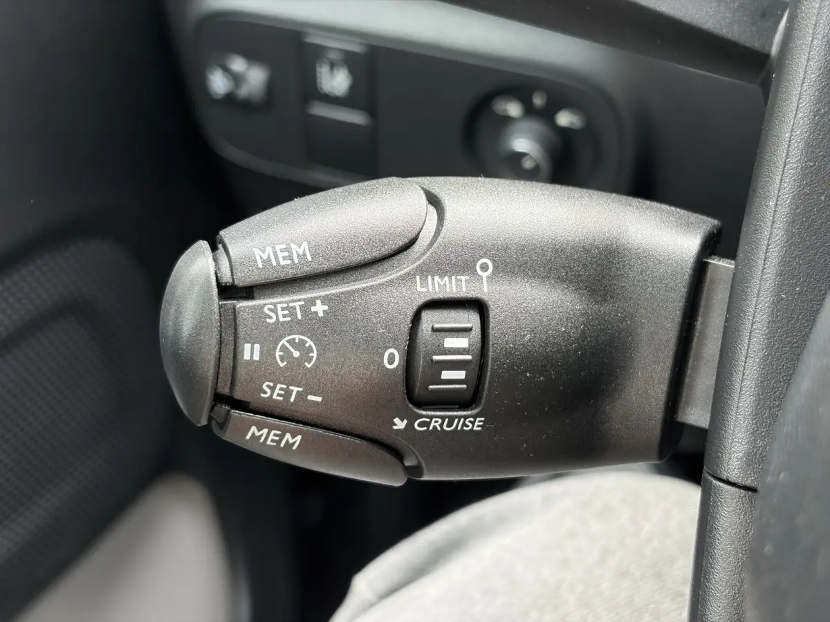 1.2 PureTech S&S Feel Edition Navi,Clima,Cruise,N.A.P,D-riem vv in 2023,Pdc,Lm velgen,Apk tot 04-2027