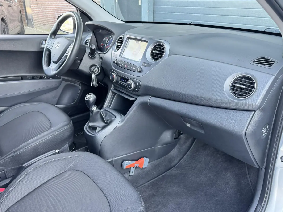 1.0I PREMIUM I APPLE CARPLAY I CLIMATE CONTROL I CRUISE CONTROL I NAVIGATIE