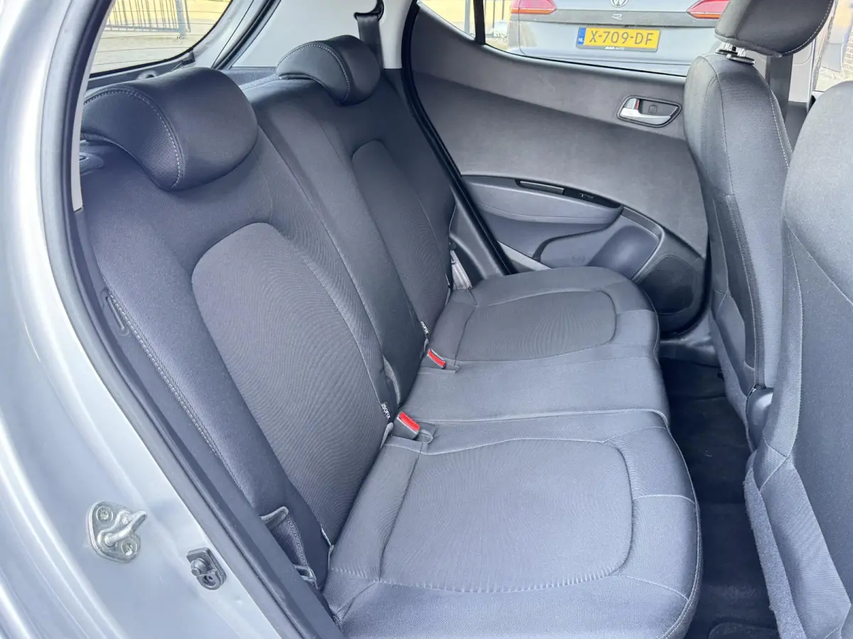 1.0I PREMIUM I APPLE CARPLAY I CLIMATE CONTROL I CRUISE CONTROL I NAVIGATIE