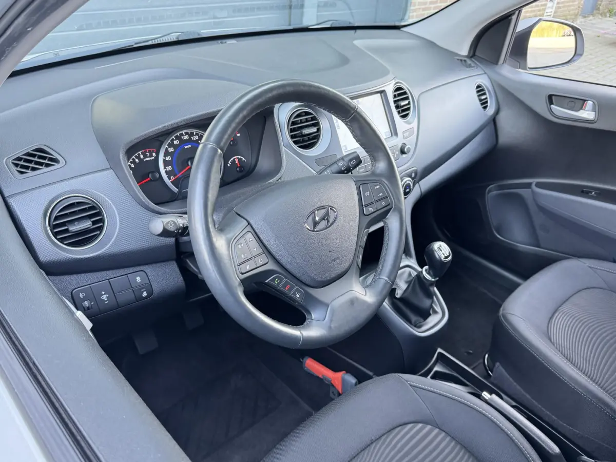 1.0I PREMIUM I APPLE CARPLAY I CLIMATE CONTROL I CRUISE CONTROL I NAVIGATIE