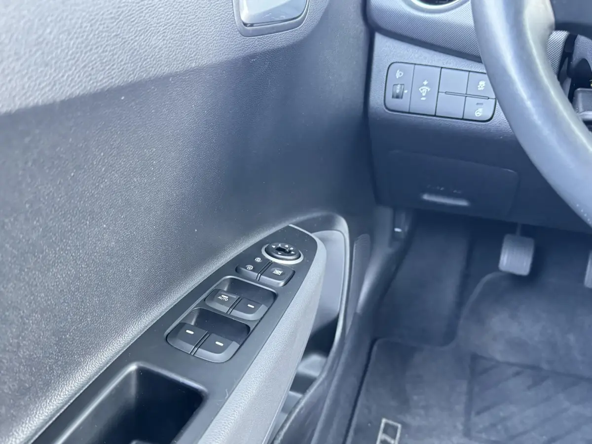 1.0I PREMIUM I APPLE CARPLAY I CLIMATE CONTROL I CRUISE CONTROL I NAVIGATIE
