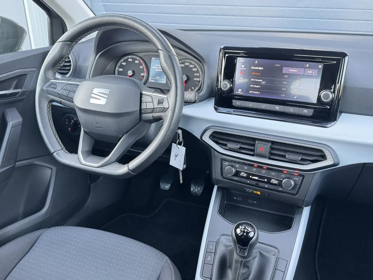 1.0 TSI STYLE I APPLE CARPLAY I CLIMATE CONTROL I CRUISE CONTROL I LICHT METALEN VELGEN