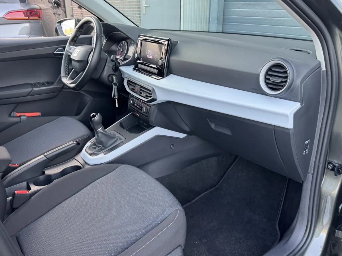 1.0 TSI STYLE I APPLE CARPLAY I CLIMATE CONTROL I CRUISE CONTROL I LICHT METALEN VELGEN